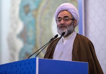 امام جمعه رشت: مجلس قوانین کهنه و دست و پاگیر را حذف کند