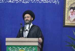 امام جمعه اردبیل: هرکس ایران را دوست دارد و اضطرار ندارند خودرو ثبت نام نکنند / ماشین بی‌کیفیت را فقط انسان مضطر خریداری می‌کند