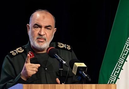 سلامی: در حالی که در جنگ کاملیم هیچ چیز جنگی نیست | ما ملتی هستیم که ذلت را نمی‌پذیریم