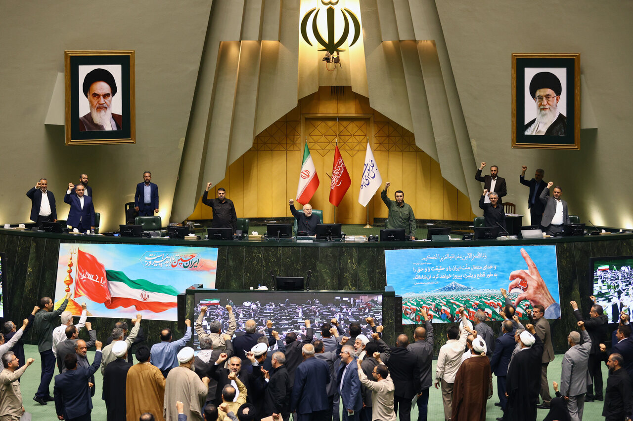 مجلس شورای اسلامی طرح تعلیق همکاری ایران با آژانس را تصویب کرد