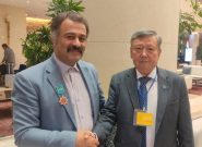 نشان طلای «۵۶۰ سالگی خان‌نشین قزاق» به شاعر و نویسنده ایرانی اهدا شد