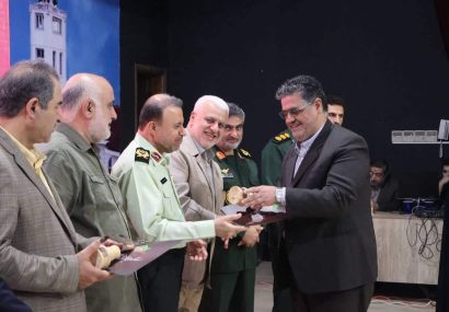 تجلیل از مدیرکل بنیاد مسکن انقلاب اسلامی استان گیلان