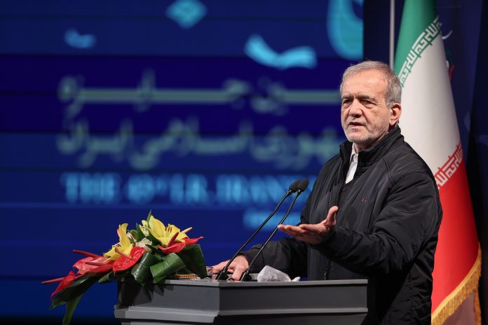 رئیس‌جمهور:حمایت ازکسانی که مشکل دارند وظیفه ما است/ اهمیت نقش کتاب در تغییر رفتار انسانها