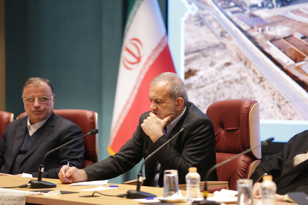 پزشکیان: نارضایتی از سیستم اداری بالاست/ فیلترینگ پوشاندن موضوع است و مشکلی را حل نمی‌کند