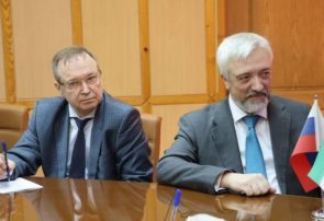 نماینده پوتین: راه آهن رشت- آستارا ظرفیت بزرگ اقتصادی میان ایران و روسیه است نماینده پوتین: راه آهن رشت- آستارا ظرفیت بزرگ اقتصادی میان ایران و روسیه است