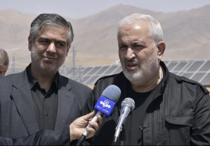 کارکنان صنعت آب و برق همگام با سایر گروههای امدادی در صحنه هستند کارکنان صنعت آب و برق همگام با سایر گروههای امدادی در صحنه هستند