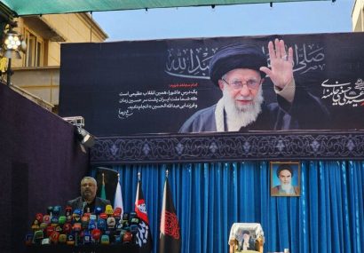 پیکر رهبر شهید انقلاب در عراق تشییع می‌شود