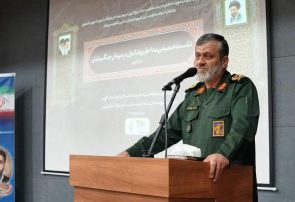 مداحان و شاعران پرچمداران جهاد تبیین و حافظان وحدت ملی هستند