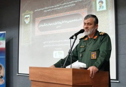 مداحان و شاعران پرچمداران جهاد تبیین و حافظان وحدت ملی هستند