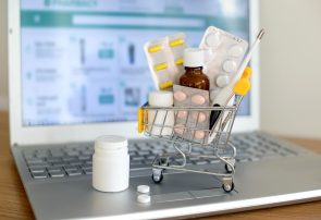 فروش اینترنتی دارو غیرقانونی است / با متخلفان برخورد قاطع میشود فروش اینترنتی دارو غیرقانونی است / با متخلفان برخورد قاطع میشود
