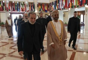 استقبال وزیر امور خارجه عمان از عراقچی استقبال وزیر امور خارجه عمان از عراقچی