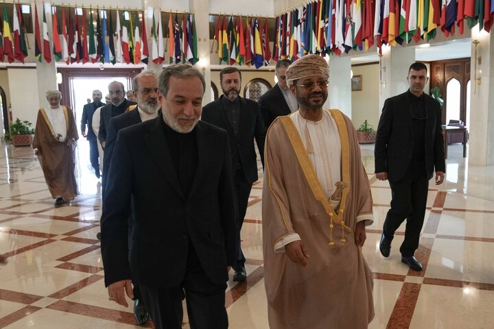 استقبال وزیر امور خارجه عمان از عراقچی استقبال وزیر امور خارجه عمان از عراقچی