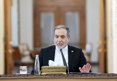 عراقچی:ایران بر عهد مقاومت خود ایستاده است/ جنایت‌ها را نه فراموش می‌کنیم نه می‌بخشیم