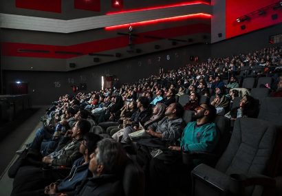رشد ۳۰ درصدی مخاطبان و فروش ۴۳ میلیاردی سینما در آخرین هفته مرداد/ زندهشور در صدر