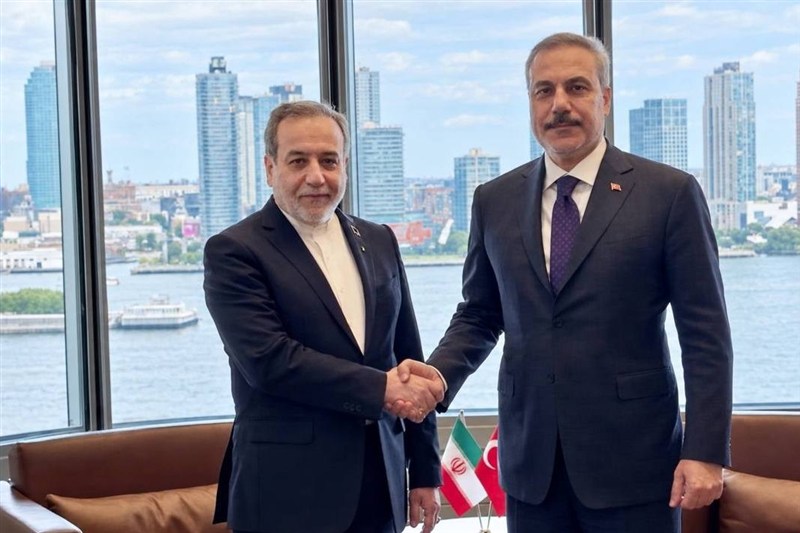 عراقچی: پیامد نقض تفاهم از سوی آمریکا کل جهان را تحتتأثیر قرار میدهد عراقچی: پیامد نقض تفاهم از سوی آمریکا کل جهان را تحتتأثیر قرار میدهد