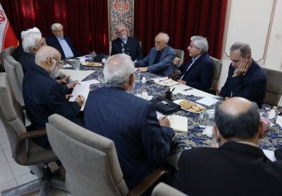عارف: امسال واردات بنزین نخواهیم داشت؛ صرفه‌جویی آن صرف یارانه و کالابرگ می‌شود